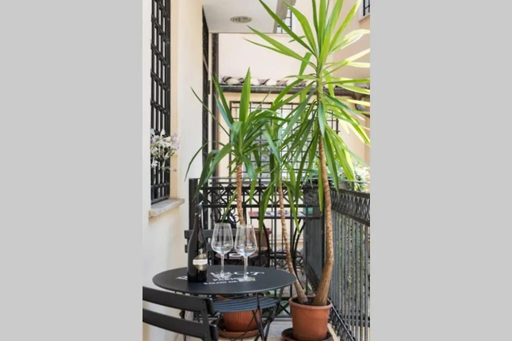 Lovely Colosseum Loft Apartment contacts